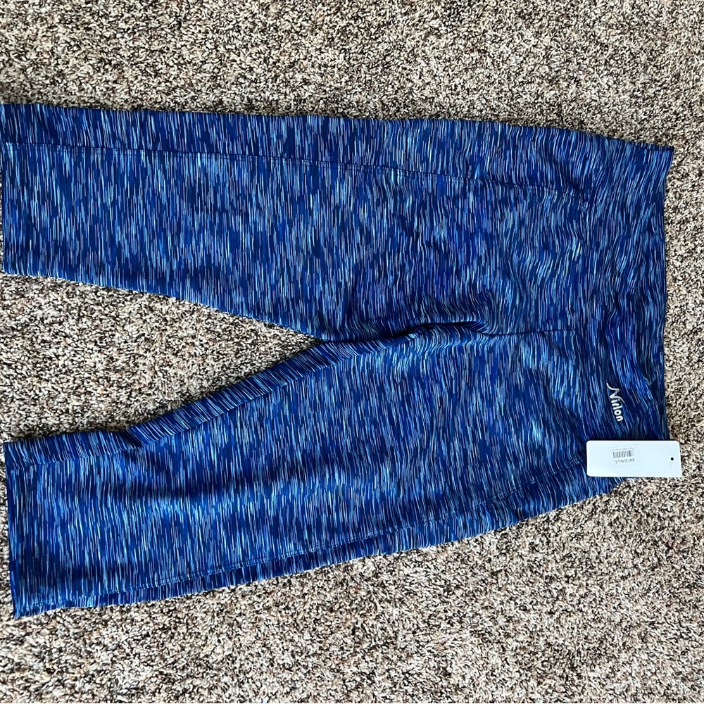 Nirlon athletic Capri leggings with pockets